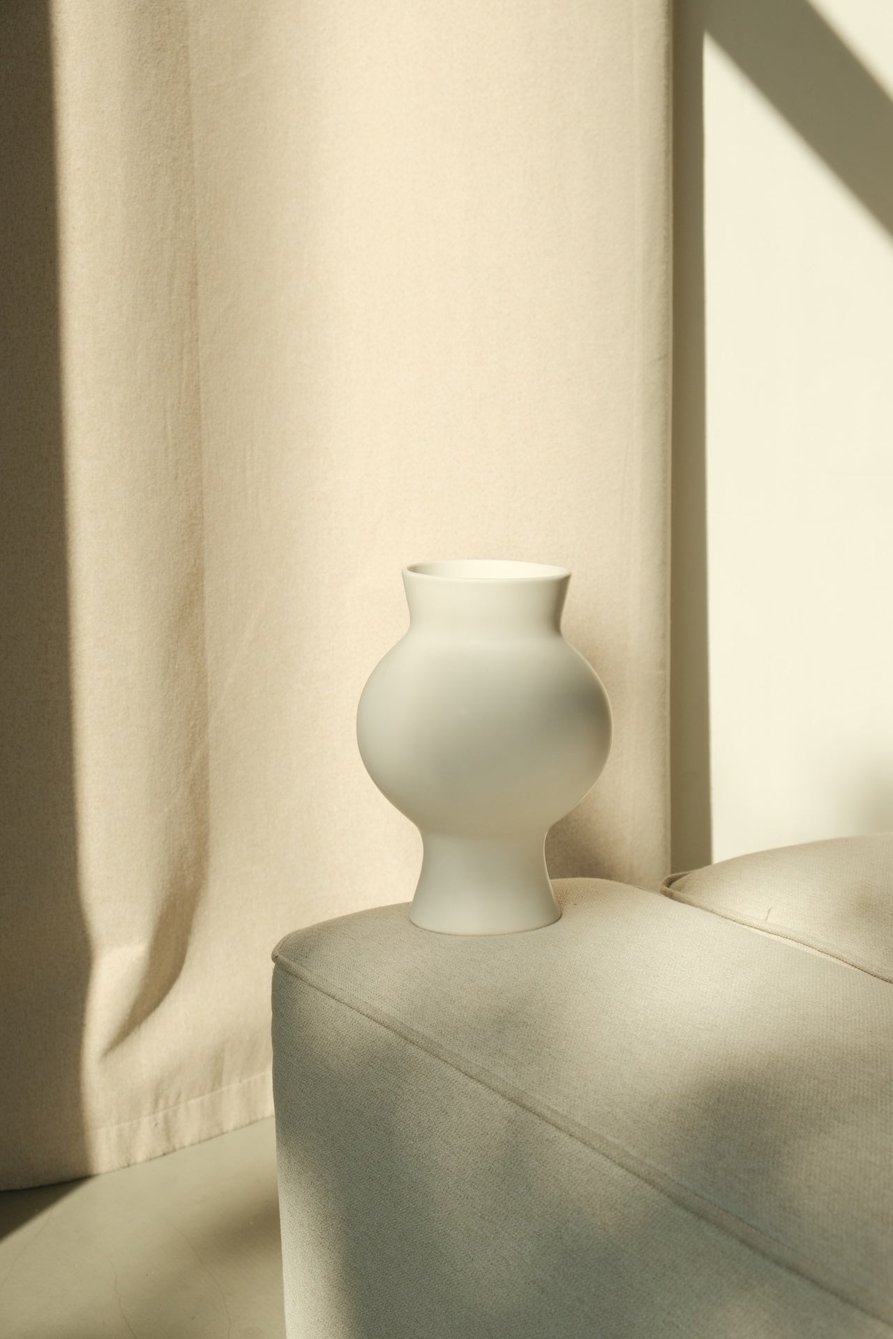 Ваза «Harmonia» в Білому